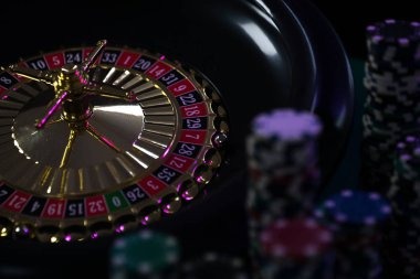 Fishing game screen showing underwater scene with multiple colorful fish